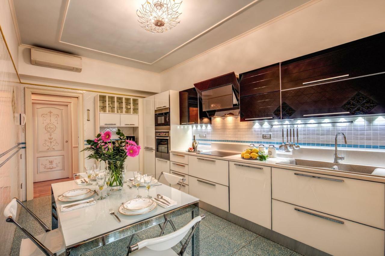 Domus Vittoria - The Luxury Quintessence Apartment Соренто Екстериор снимка