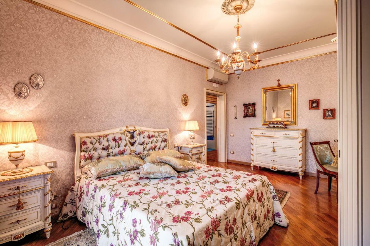 Domus Vittoria - The Luxury Quintessence Apartment Соренто Екстериор снимка