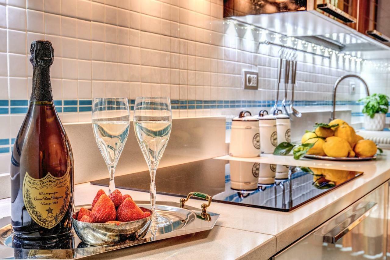 Domus Vittoria - The Luxury Quintessence Apartment Соренто Екстериор снимка