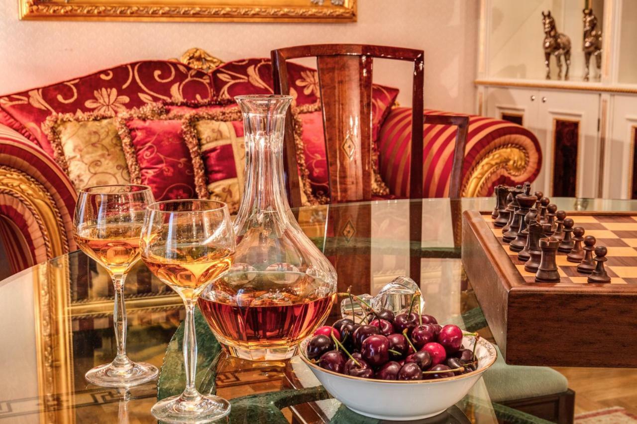 Domus Vittoria - The Luxury Quintessence Apartment Соренто Екстериор снимка