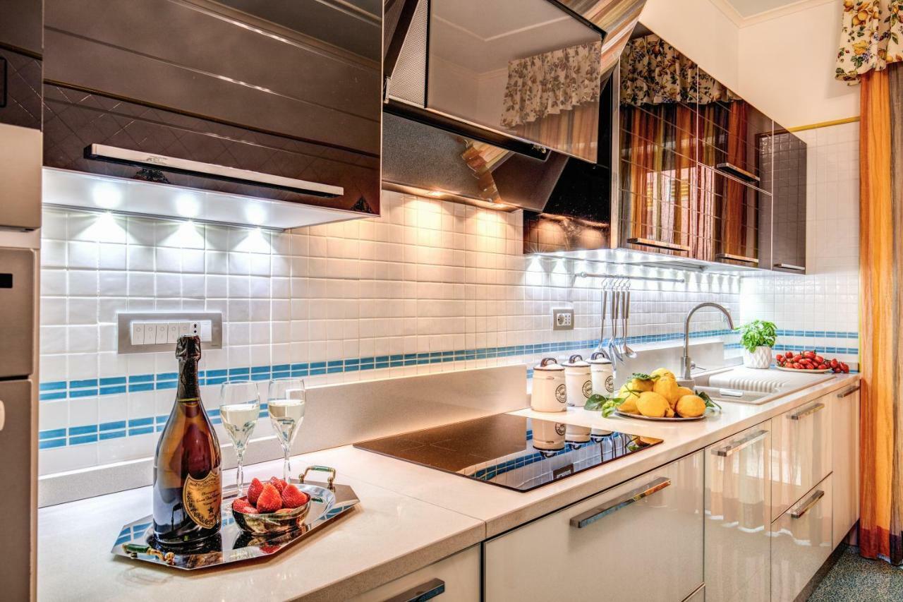 Domus Vittoria - The Luxury Quintessence Apartment Соренто Екстериор снимка