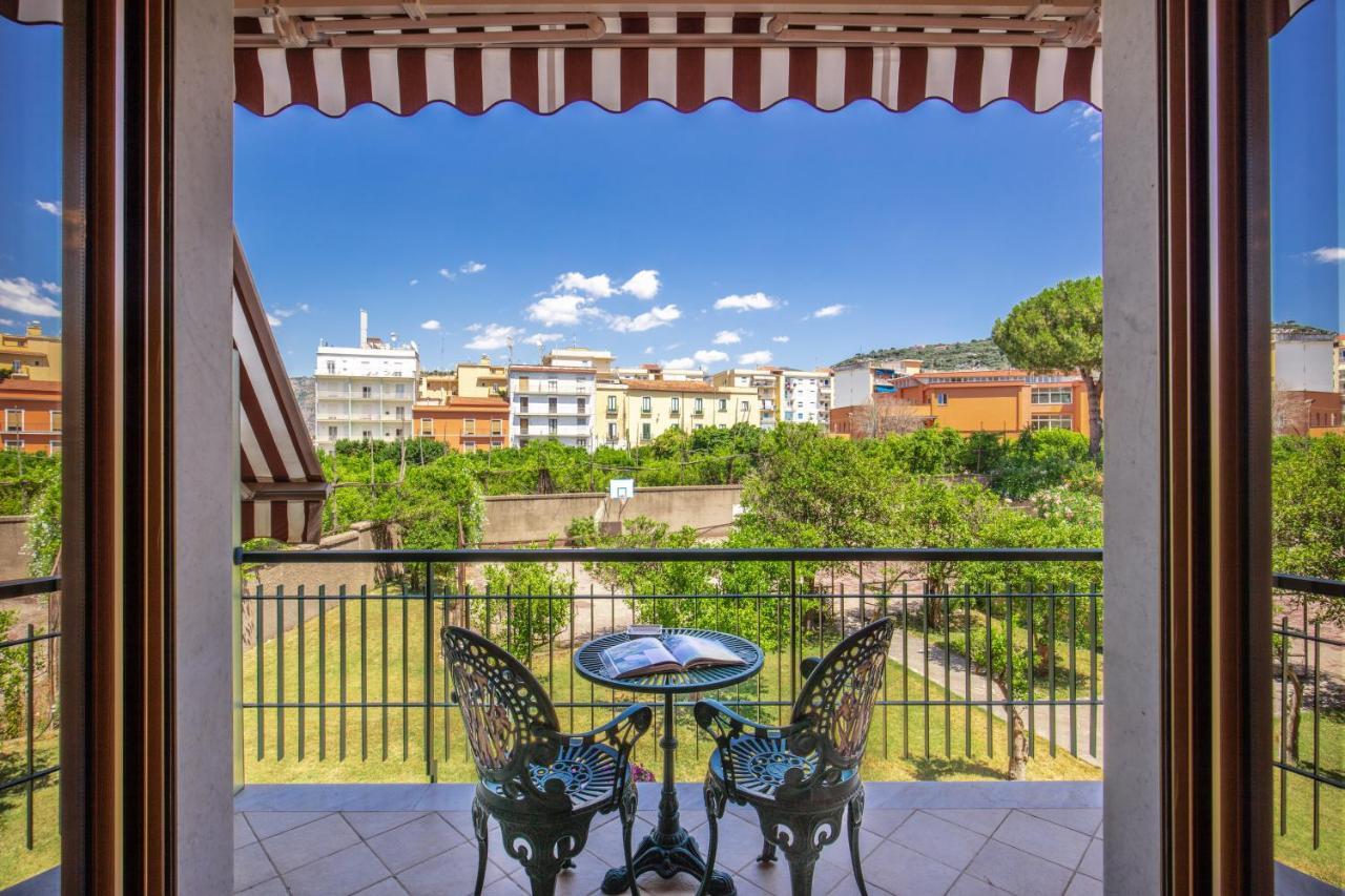 Domus Vittoria - The Luxury Quintessence Apartment Соренто Екстериор снимка